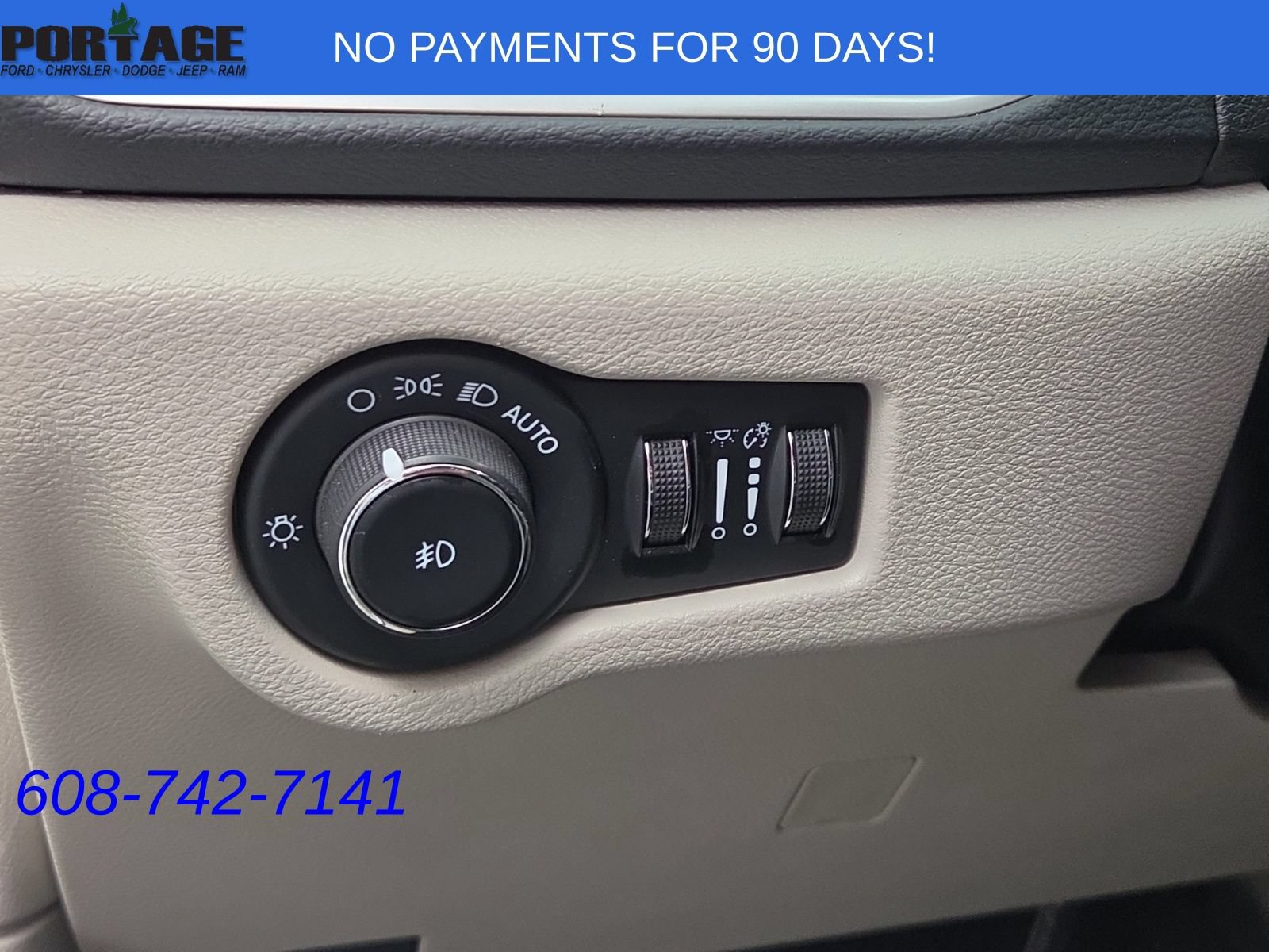 Used 2023 Chrysler Pacifica Touring-L FWD image 16