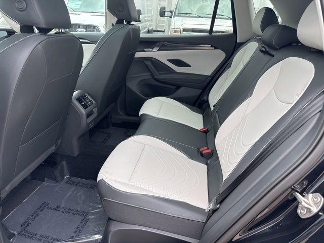 New 2025 Volkswagen Tiguan SE image 45