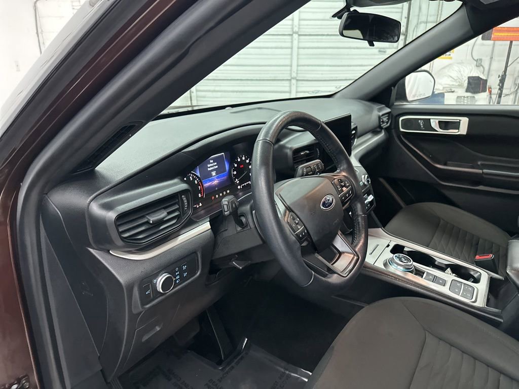 Used 2020 Ford Explorer XLT image 9