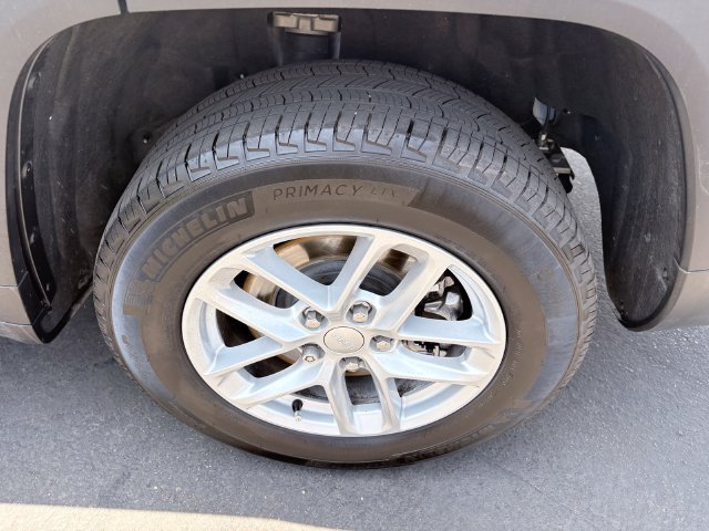 Used 2024 Jeep Grand Cherokee L Laredo AWD/4WD image 24
