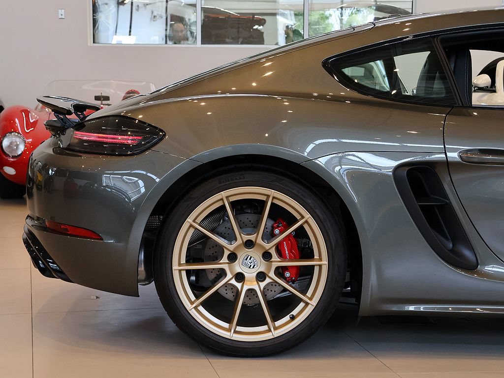 Used 2025 Porsche 718 Cayman GTS RWD image 16