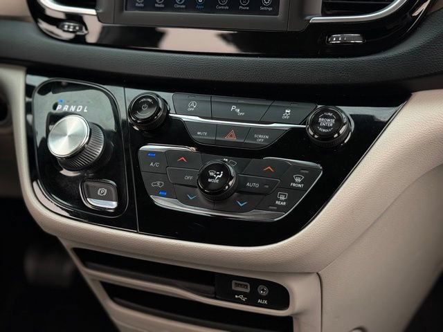 Used 2019 Chrysler Pacifica Touring-L FWD image 25