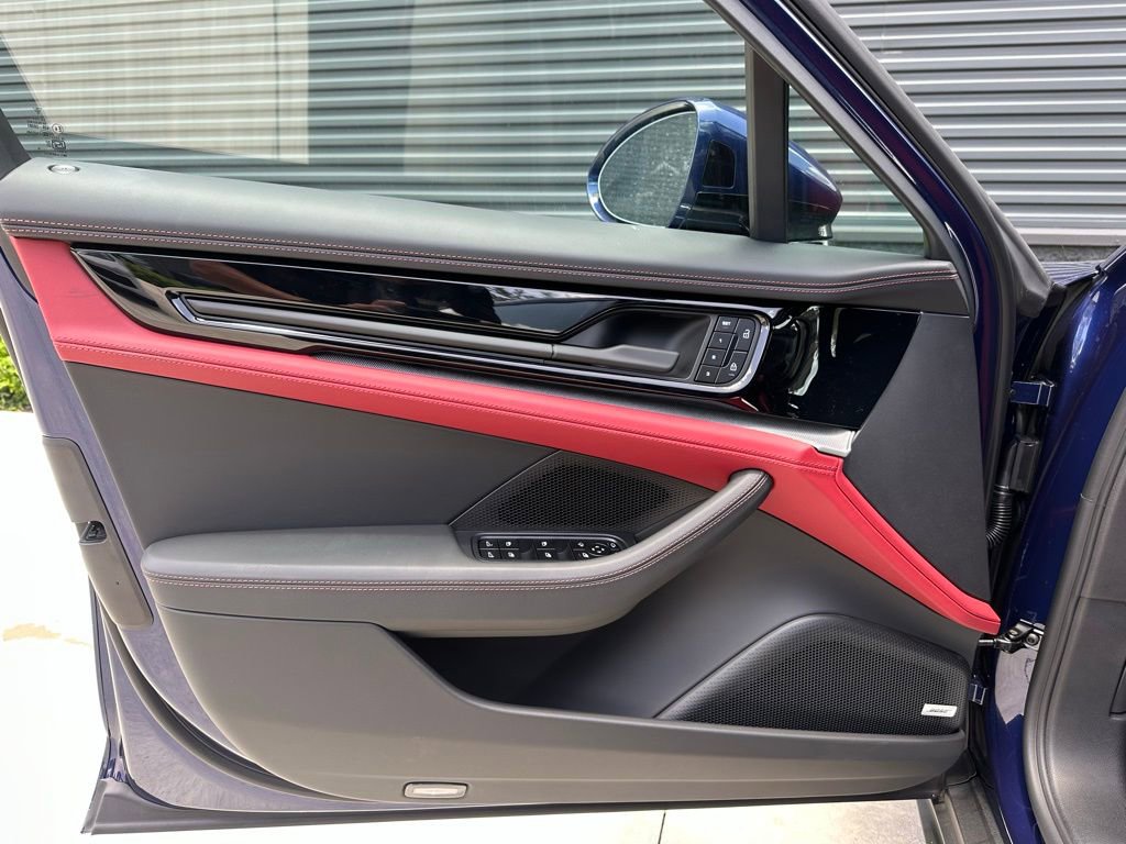 Used 2025 Porsche Panamera image 14