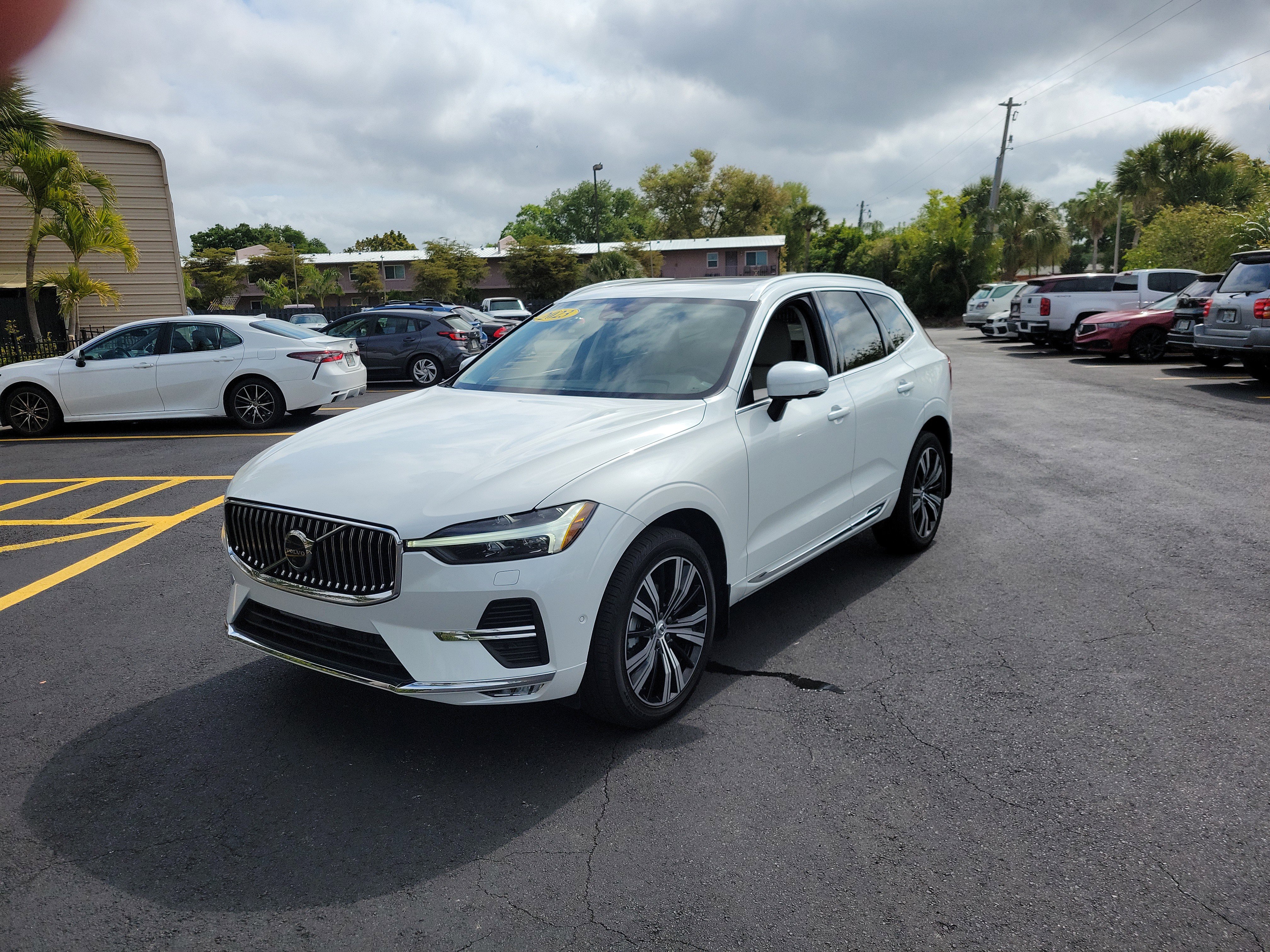 Used 2023 Volvo XC60 B5 Plus w/ Climate Package image 10