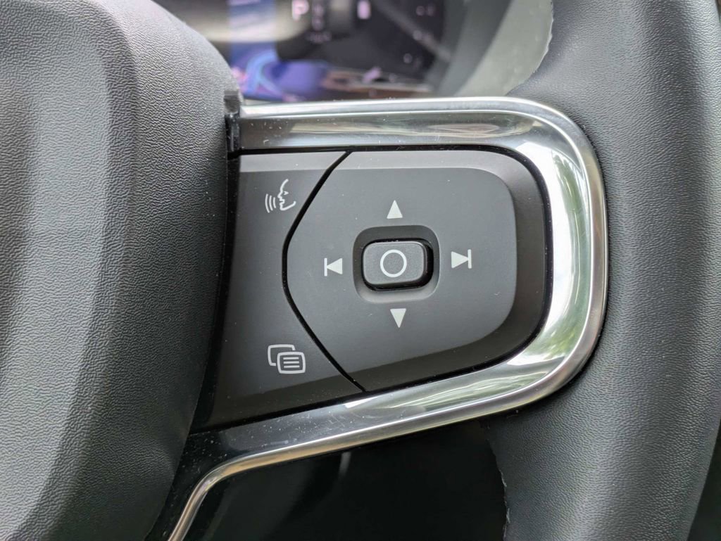Certified 2023 Volvo XC40 B5 Plus w/ Driver Assist Package AWD/4WD image 35