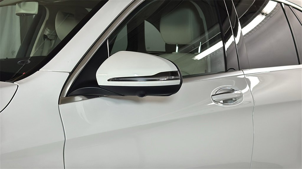 Used 2020 Mercedes-Benz GLC 300 4MATIC image 4