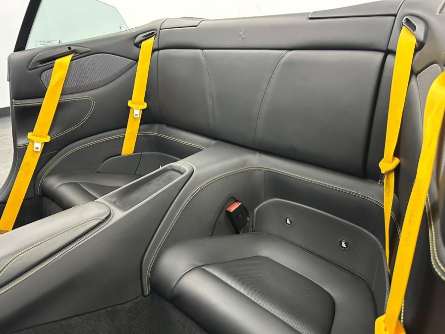 Used 2019 Ferrari Portofino RWD image 57