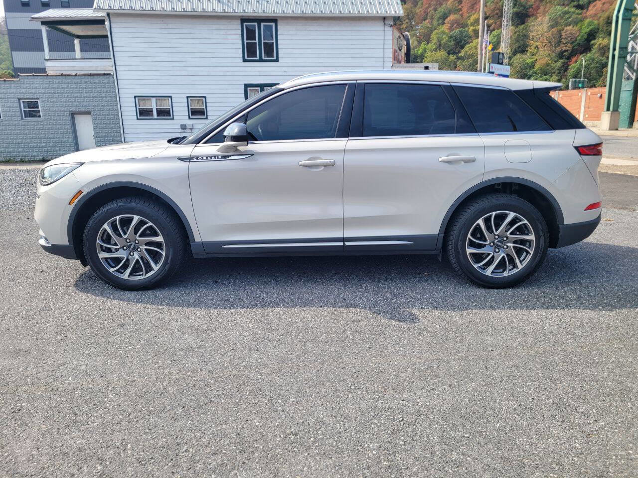 Used 2021 Lincoln Corsair AWD w/ Equipment Group 101A image 5