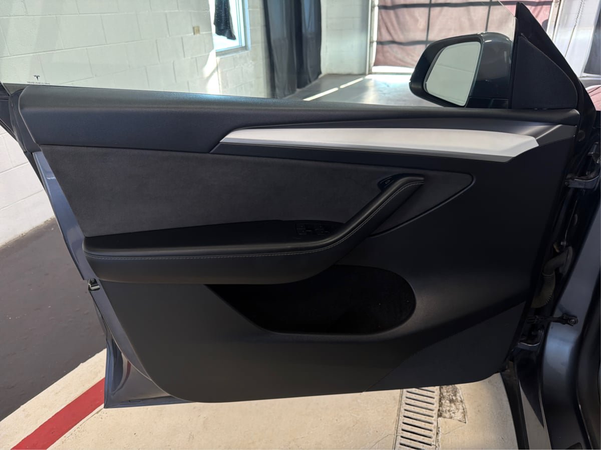 Used 2023 Tesla Model Y Long Range AWD/4WD image 23