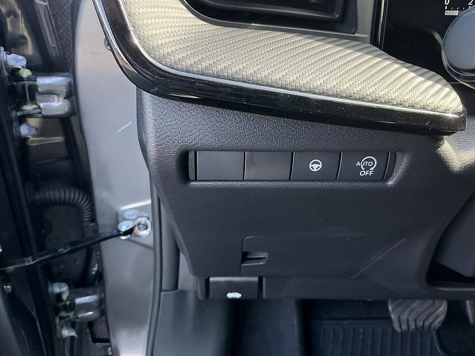 New 2026 Nissan Kicks SR image 13