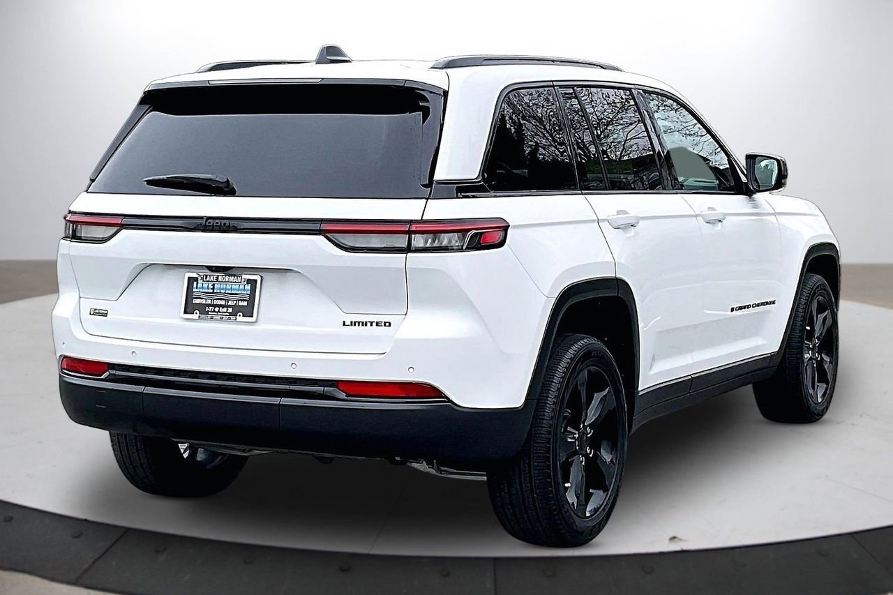 Certified 2025 Jeep Grand Cherokee Limited w/ Black Appearance Package image 9
