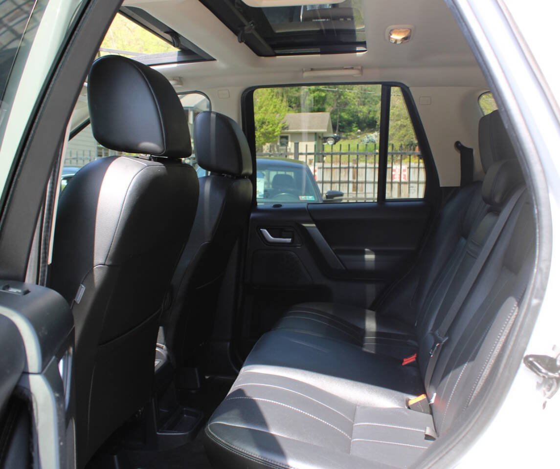 Used 2011 Land Rover LR2 HSE AWD/4WD image 26
