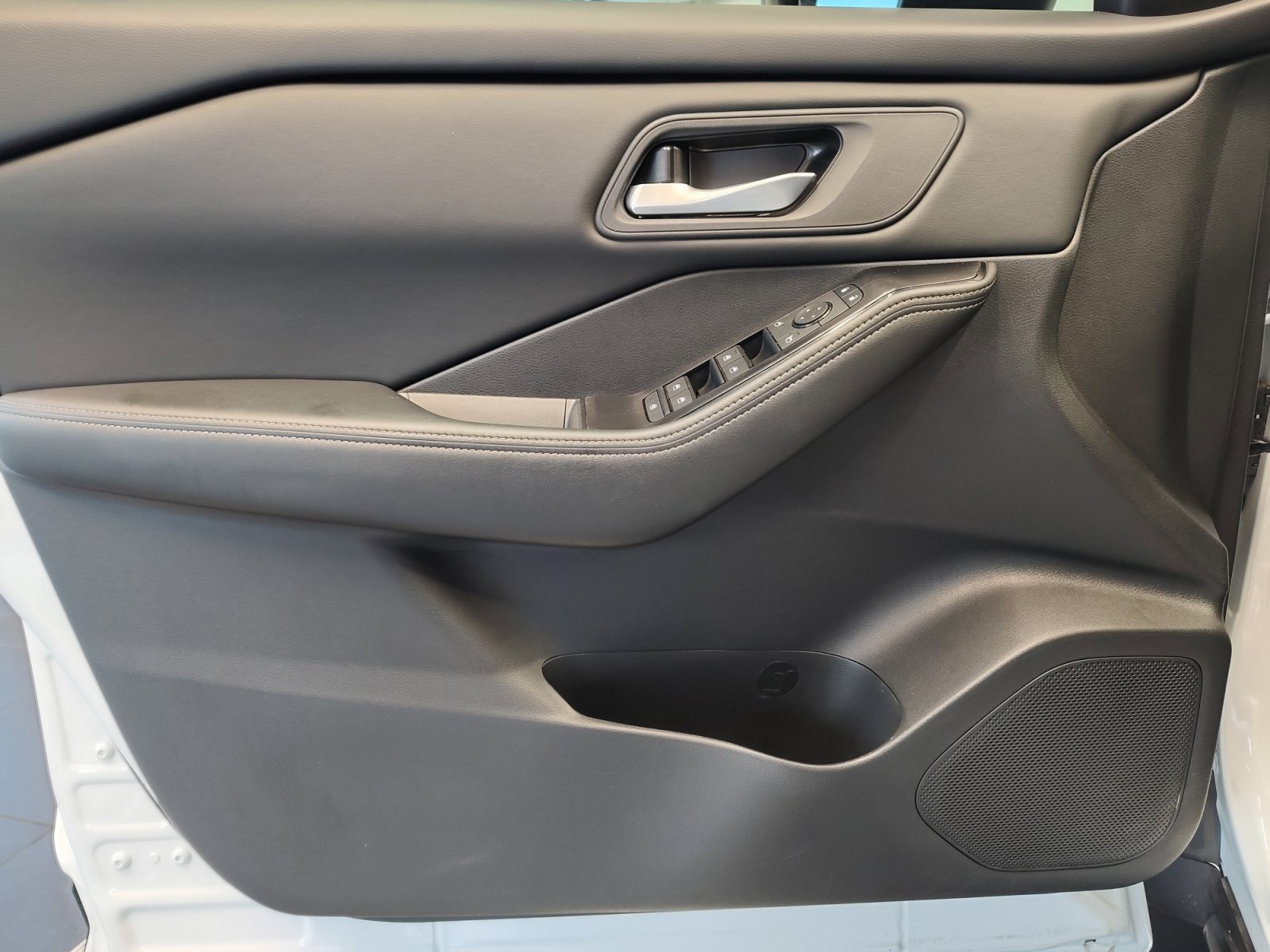 Certified 2026 Nissan Rogue SV FWD image 26