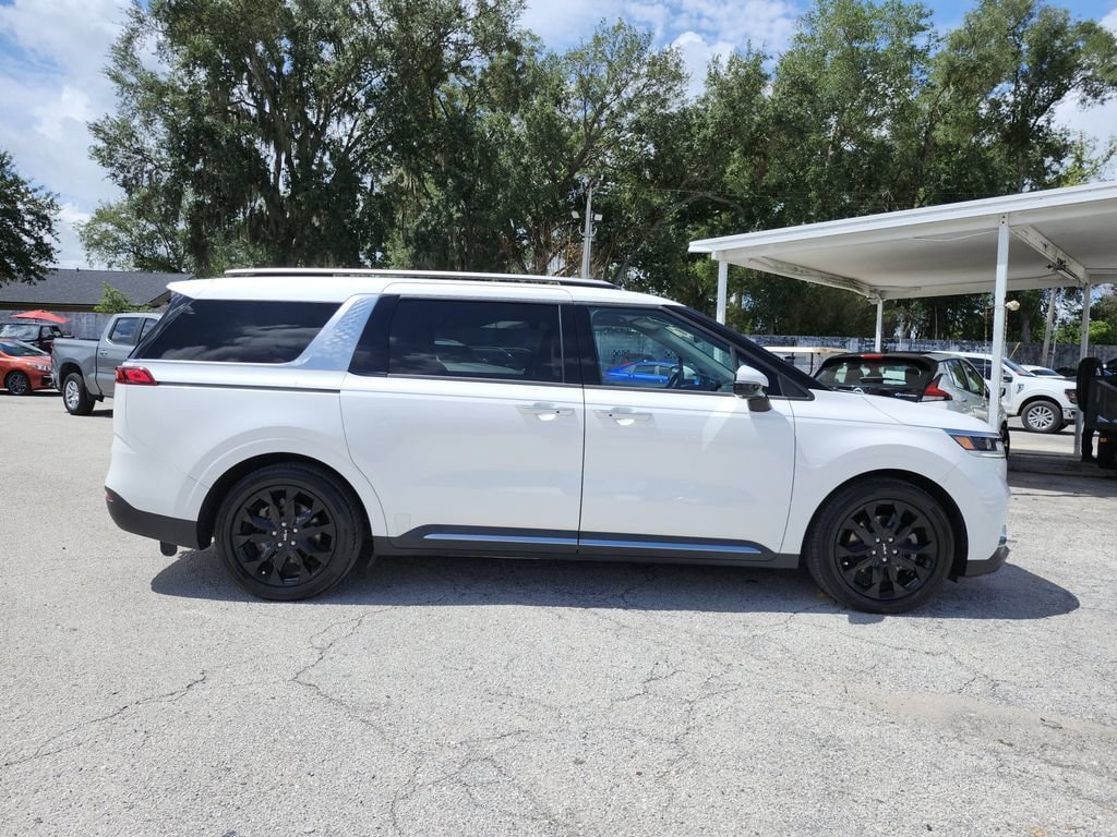 Used 2022 Kia Carnival SX FWD image 4
