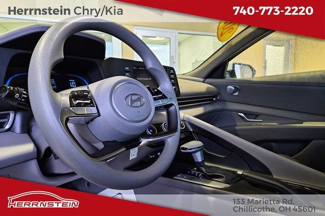 Used 2024 Hyundai Elantra SE image 19
