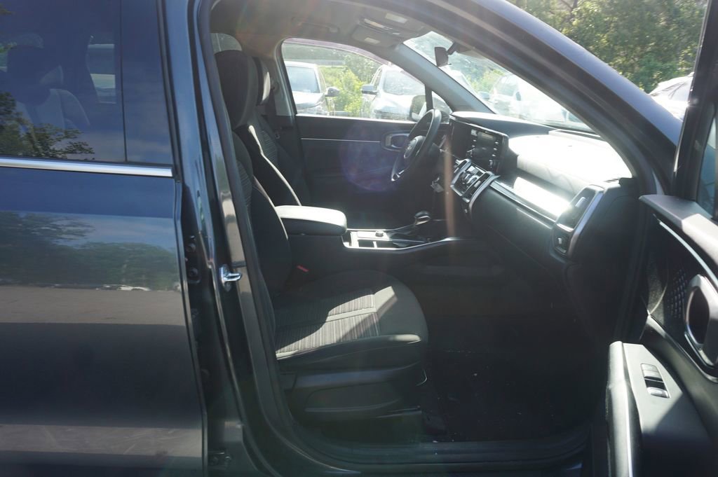 Used 2022 Kia Sorento LX FWD image 15
