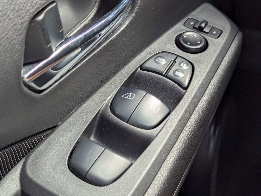 Used 2021 Nissan Kicks SV FWD image 24