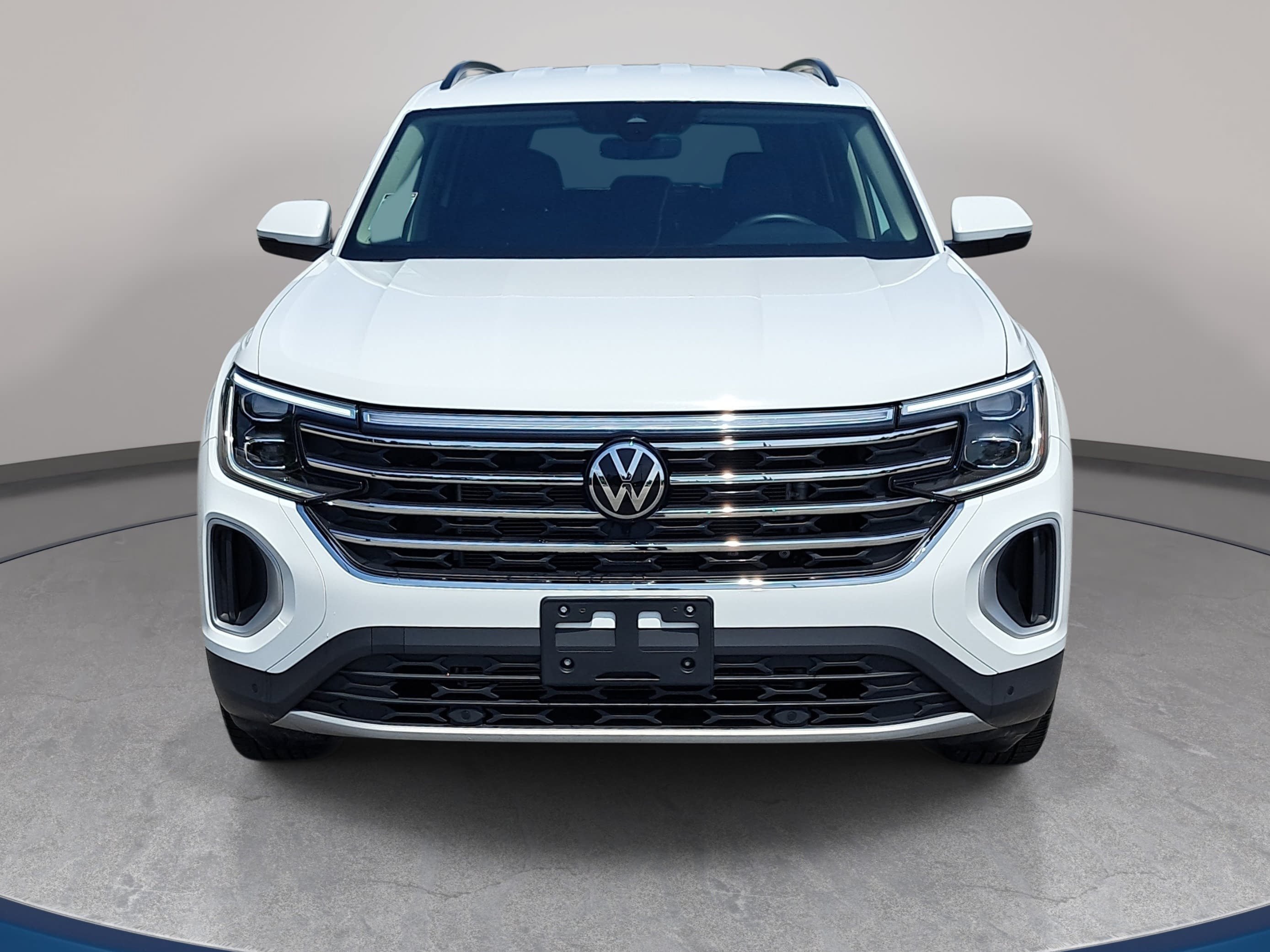 Used 2025 Volkswagen Atlas SE AWD/4WD image 2