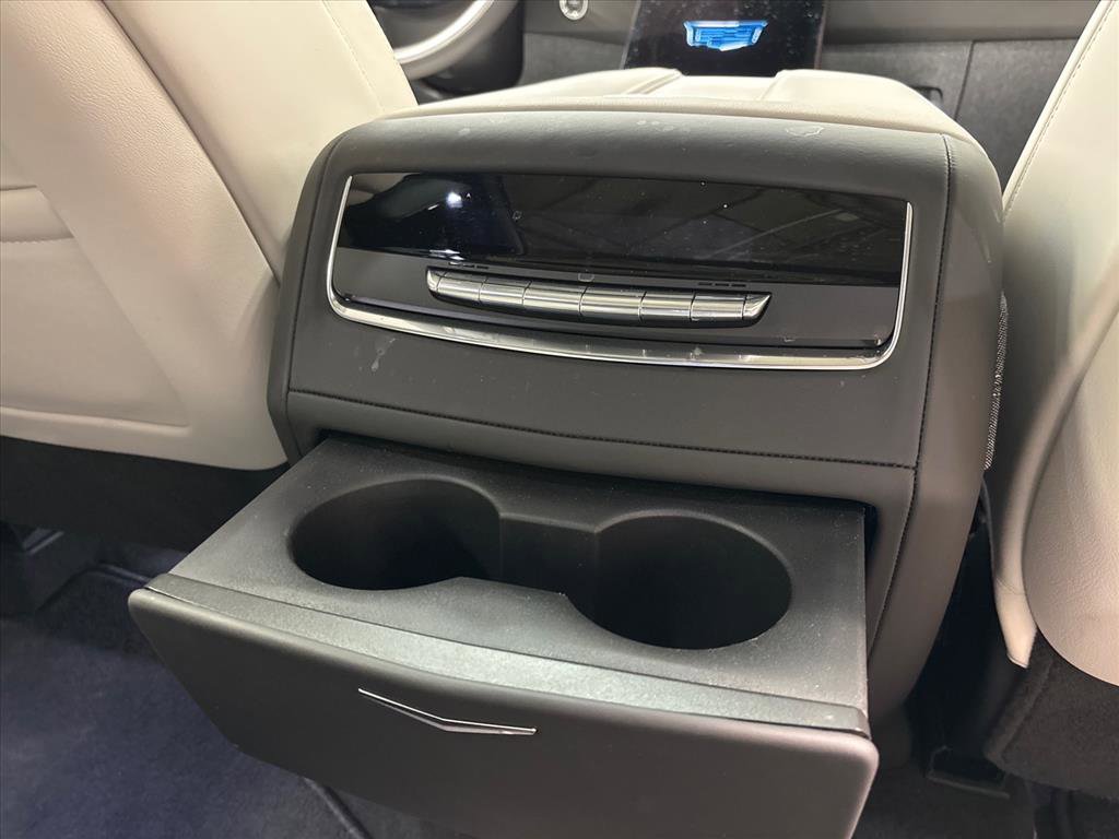 Used 2025 Cadillac Escalade Sport Platinum w/ LPO, ONYX Package image 36