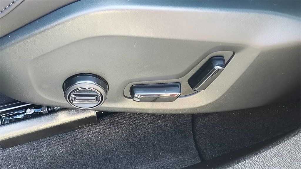 New 2026 Volvo XC60 B5 Plus w/ Climate Package image 11