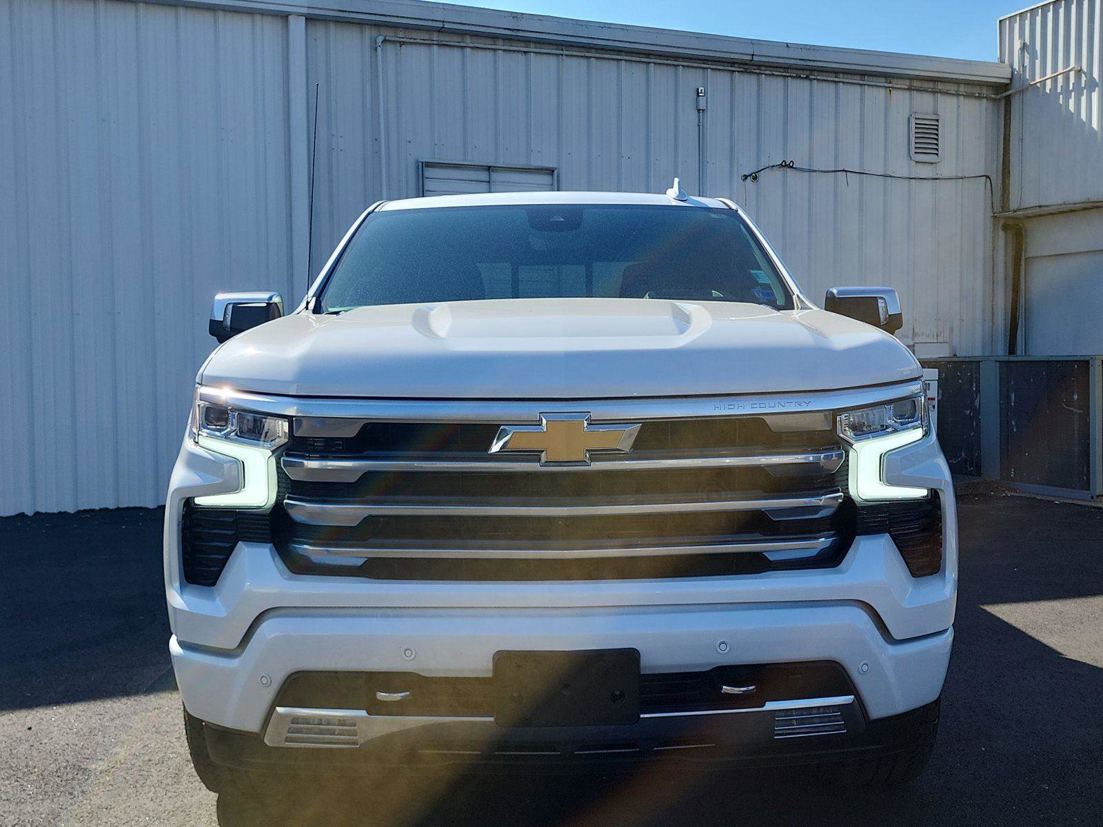 Used 2025 Chevrolet Silverado 1500 High Country w/ Technology Package AWD/4WD image 8