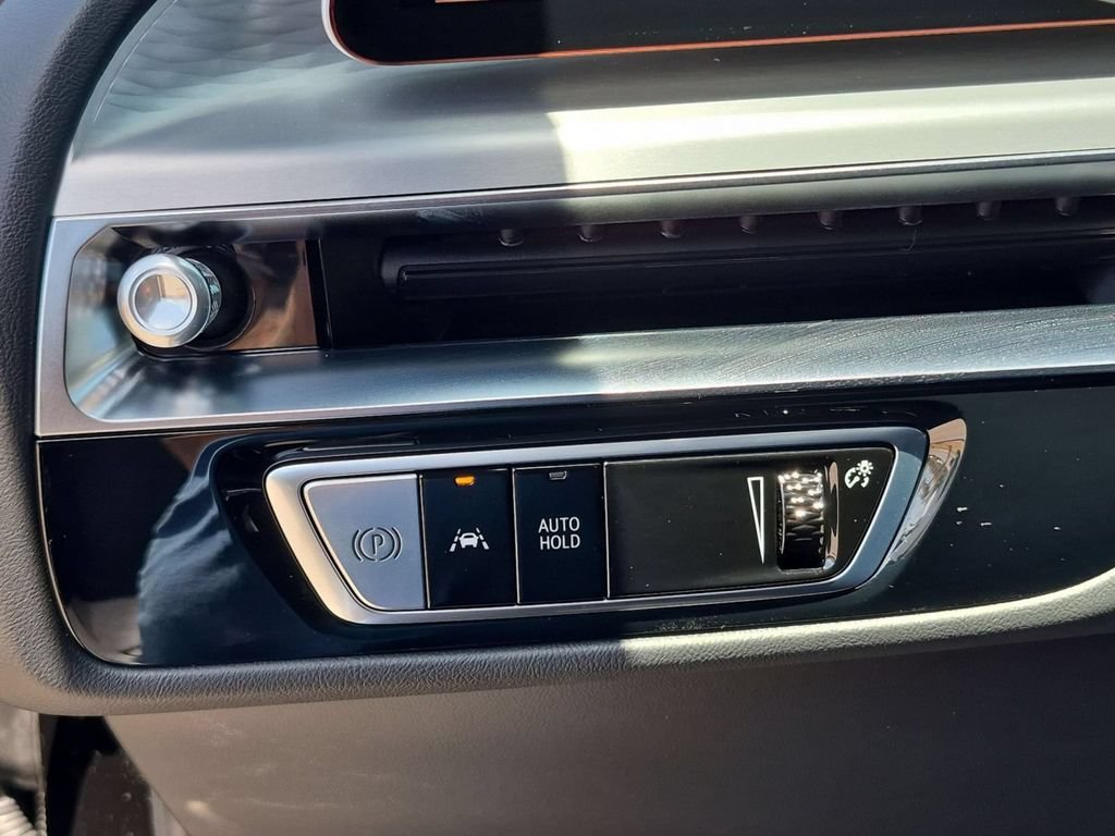 New 2026 Cadillac Lyriq Luxury AWD/4WD image 21