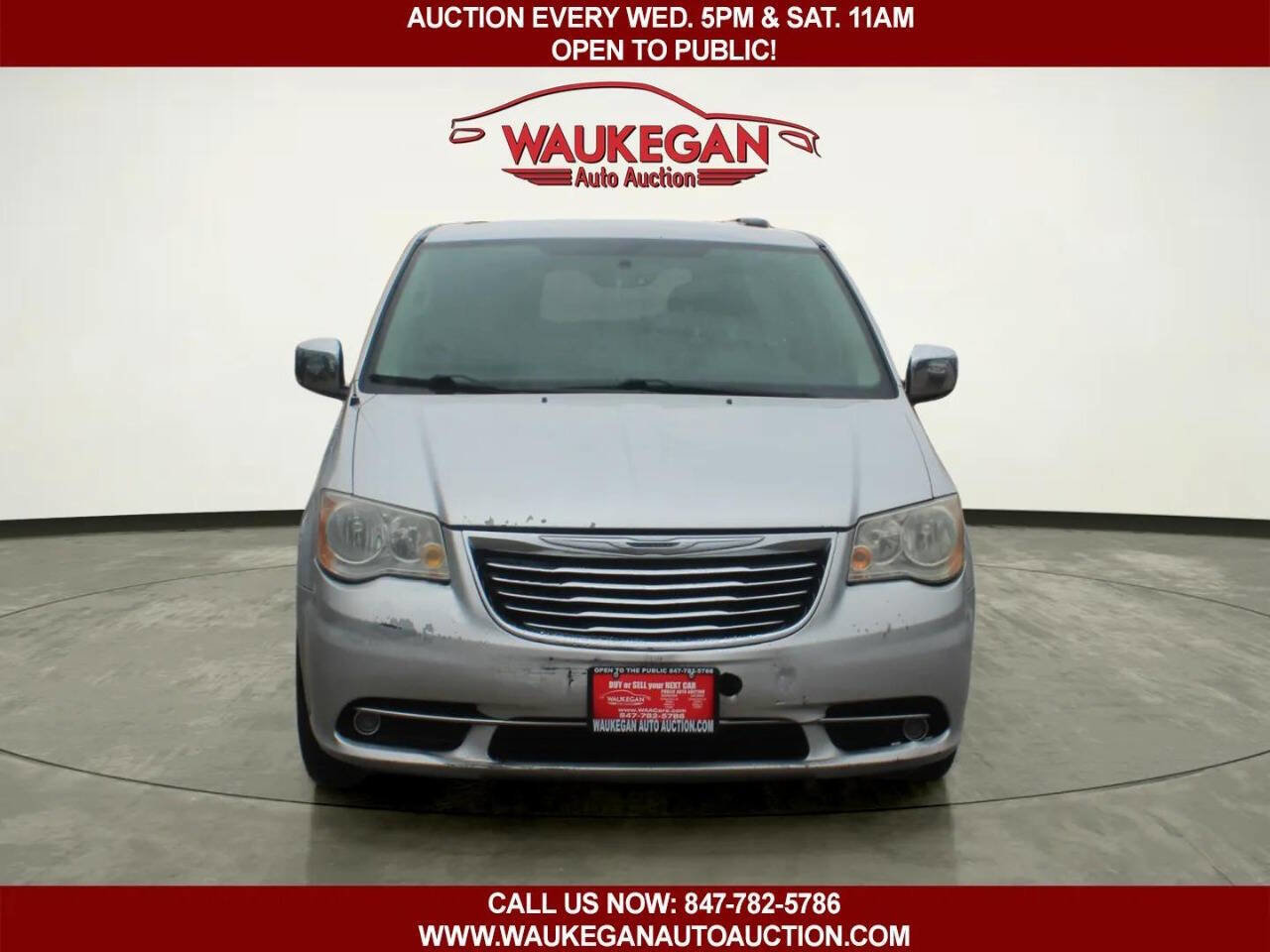 Used 2011 Chrysler Town & Country Touring-L w/ Entertainment Group #2 FWD image 2