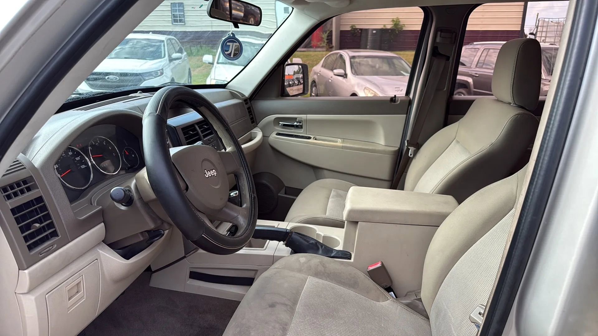 Used 2009 Jeep Liberty Sport image 3