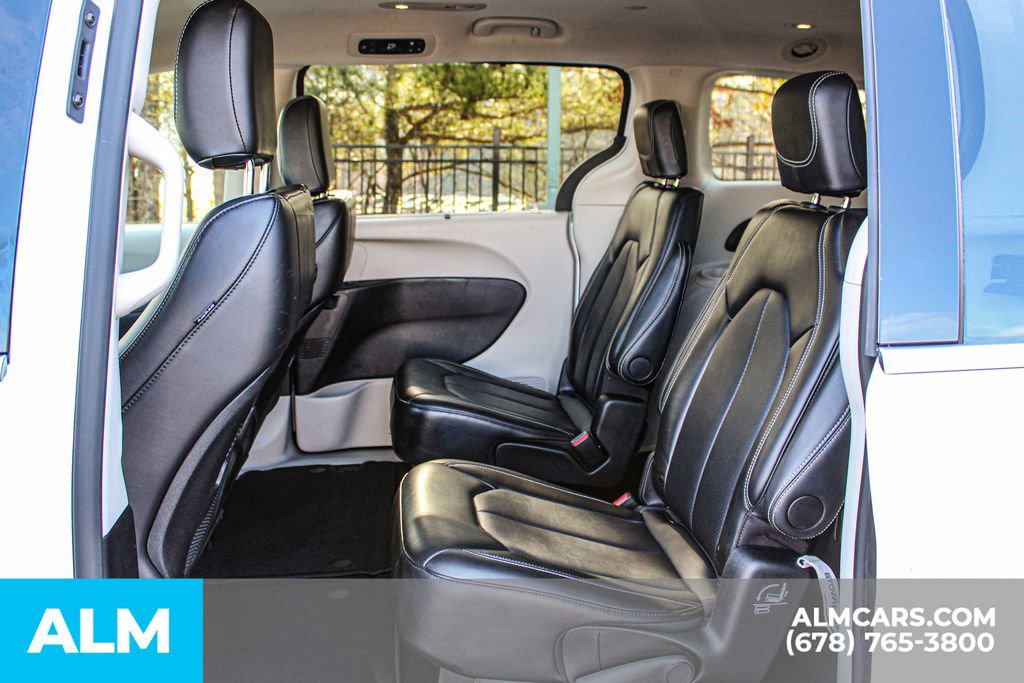 Used 2024 Chrysler Pacifica Touring-L image 19