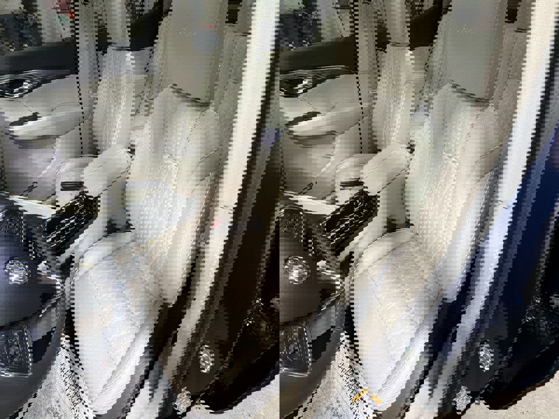 Used 2023 Buick Envision Avenir image 21