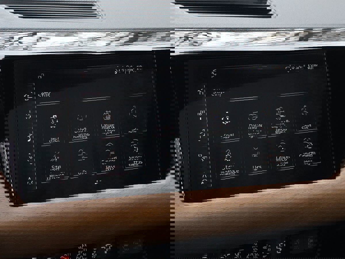 Used 2022 Audi e-tron GT Premium Plus image 46