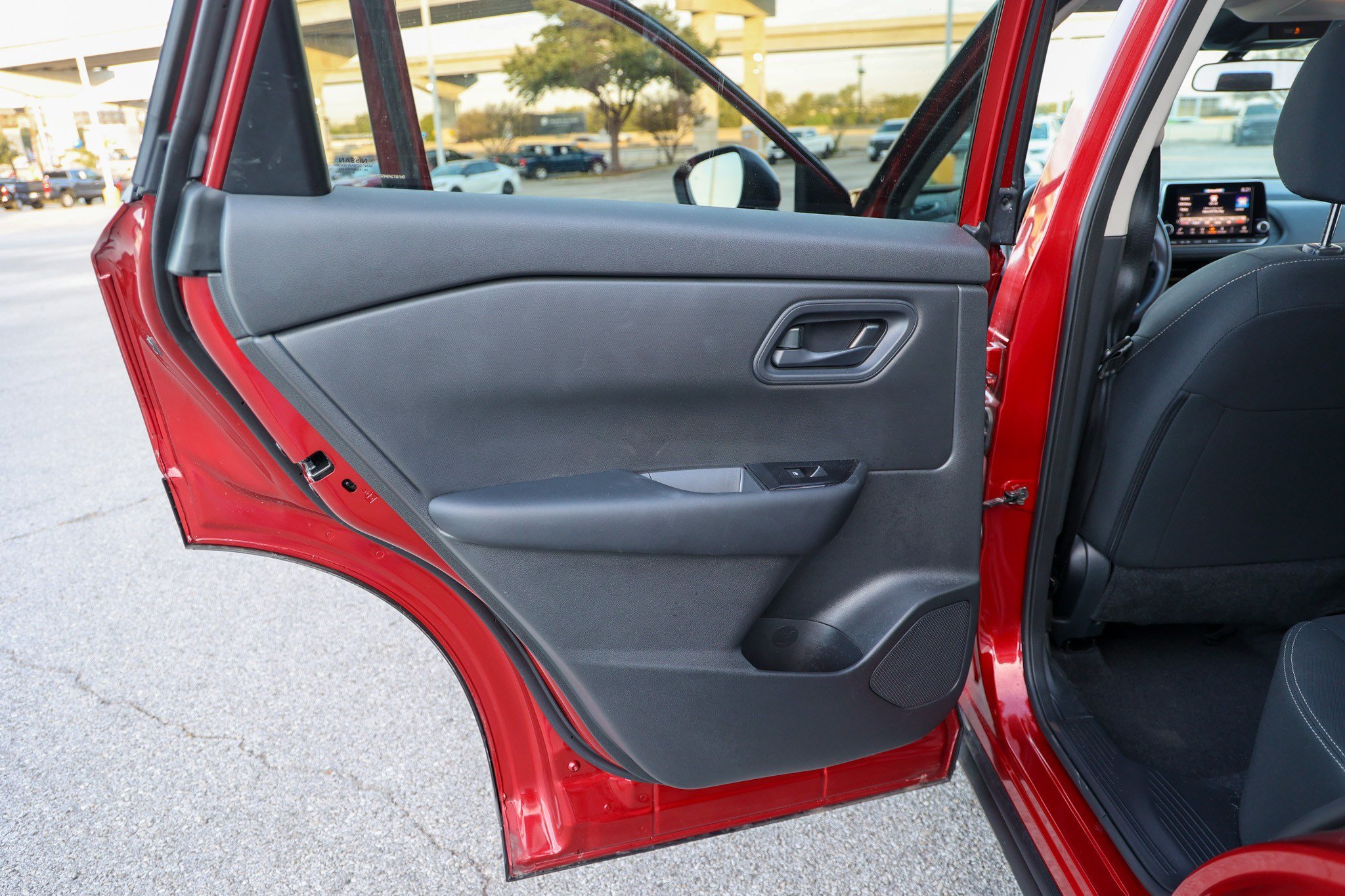 Used 2025 Nissan Rogue S AWD/4WD image 34