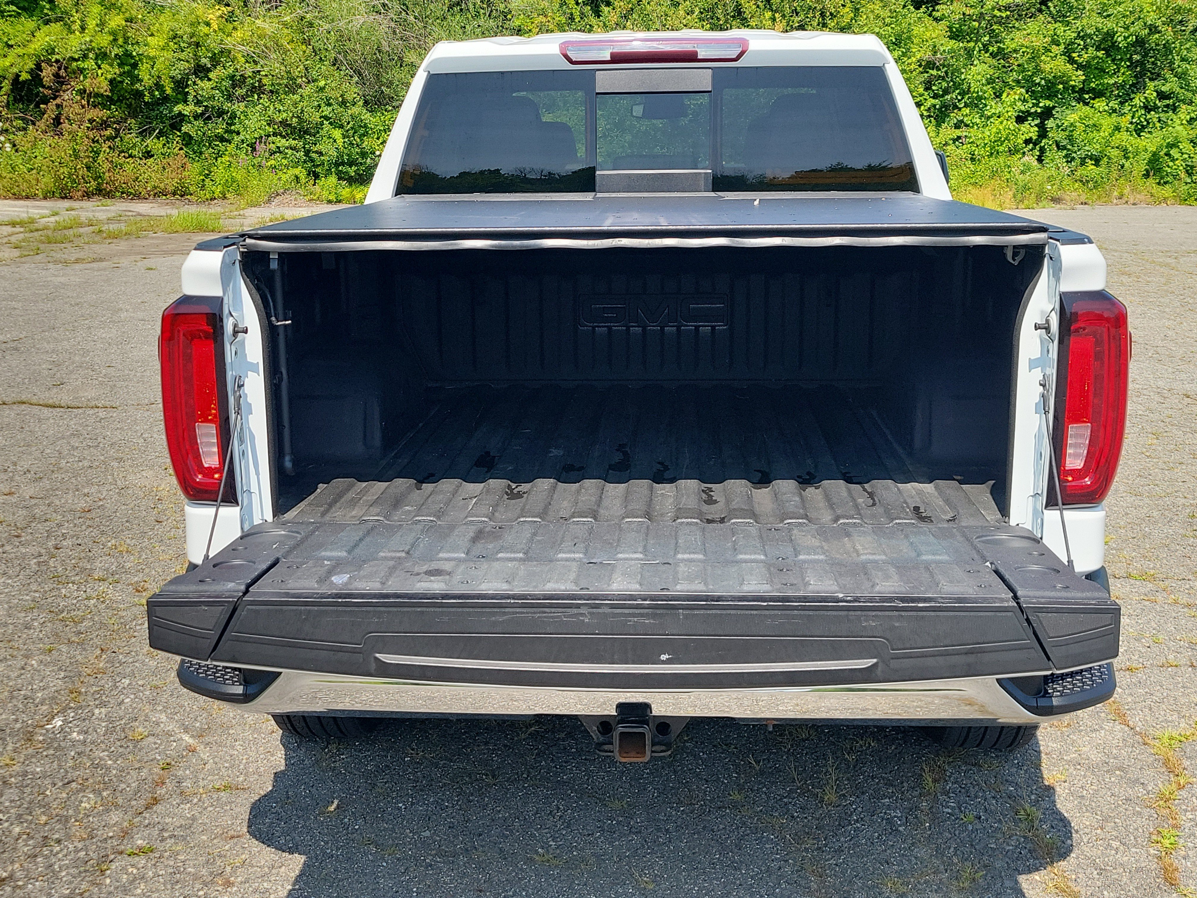 Used 2022 GMC Sierra 1500 SLT w/ SLT Premium Plus Package AWD/4WD image 17
