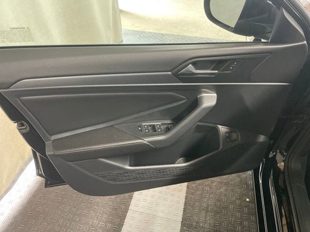 Certified 2023 Volkswagen Jetta SE w/ Panoramic Sunroof Package FWD image 12