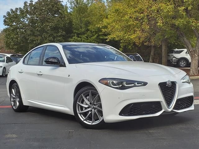 Used 2024 Alfa Romeo Giulia Ti AWD/4WD image 1