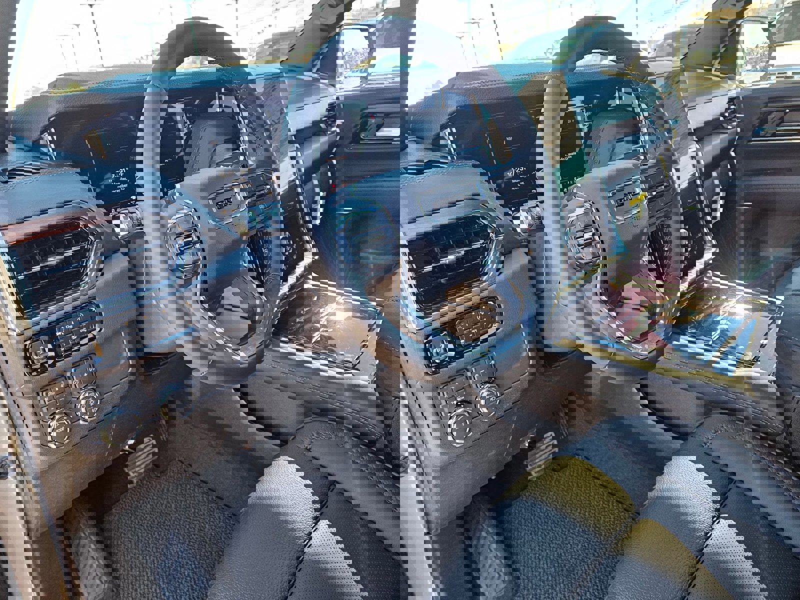 New 2026 GMC Yukon XL Denali w/ Sun & Power Step Package image 10