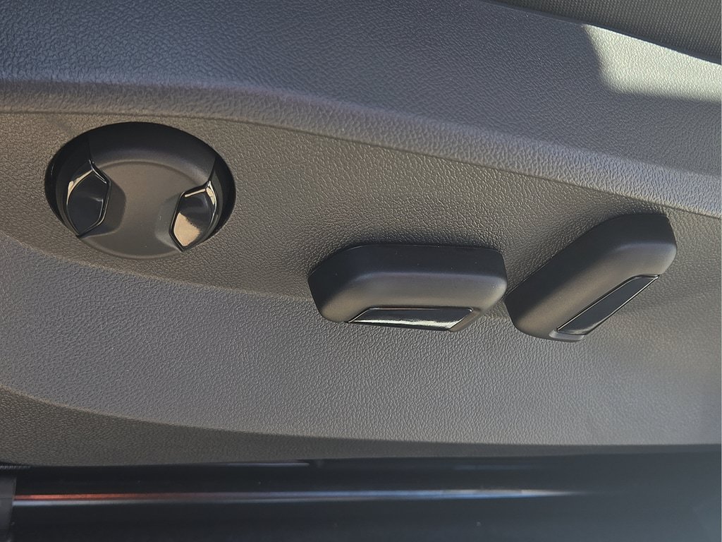 New 2026 Volkswagen Taos SE FWD image 18