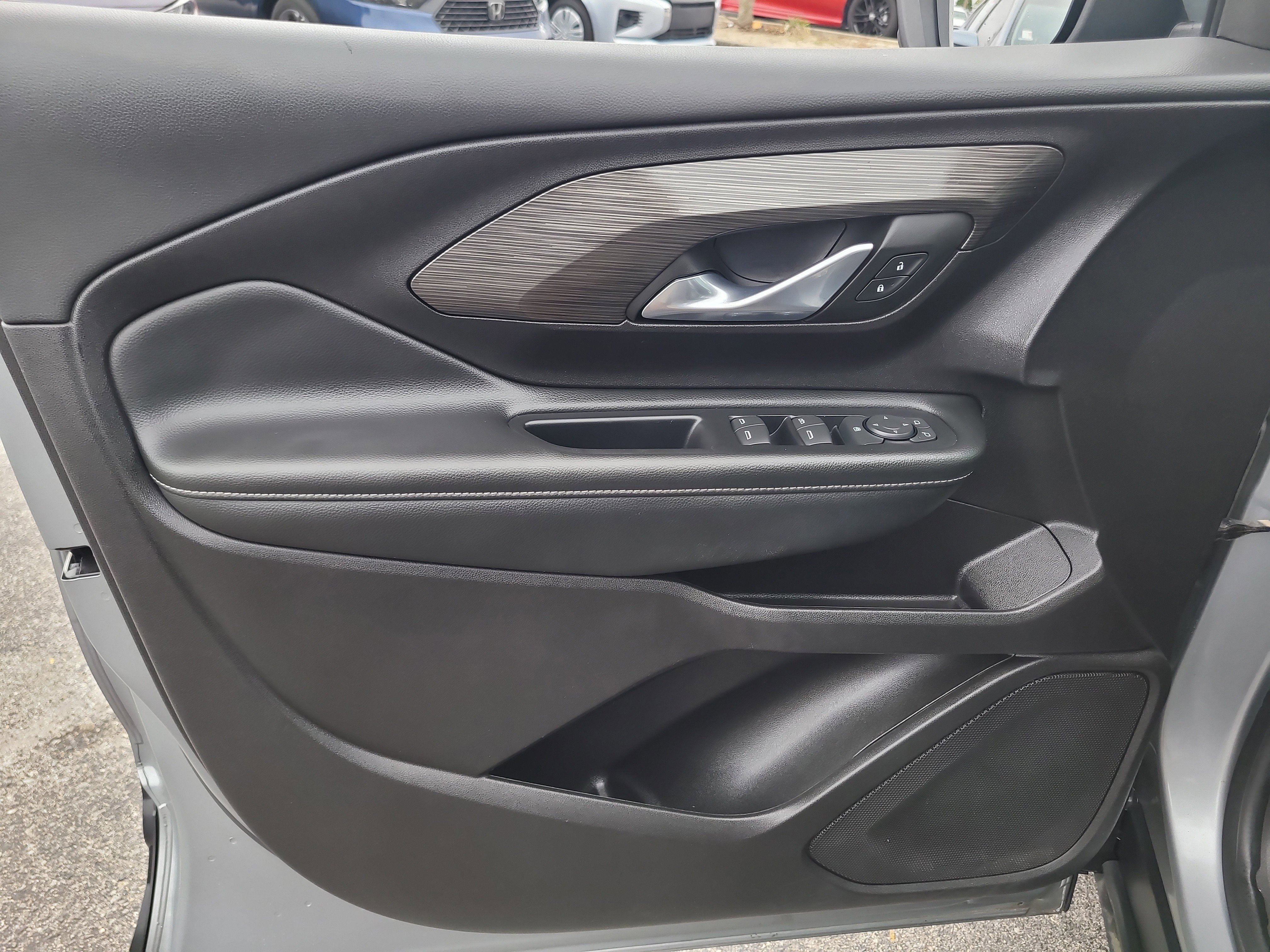 Used 2024 GMC Terrain SLE image 17