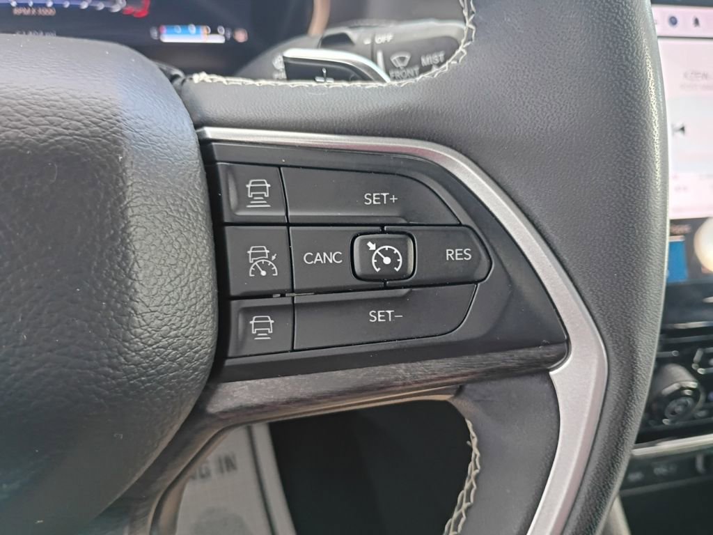 Used 2023 Jeep Grand Cherokee Limited image 23
