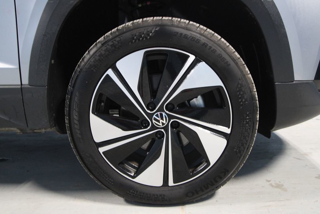 Used 2024 Volkswagen Taos SE image 31