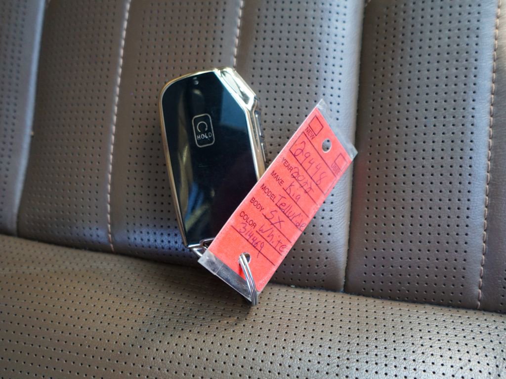 Used 2022 Kia Telluride SX w/ SX Prestige Package image 39