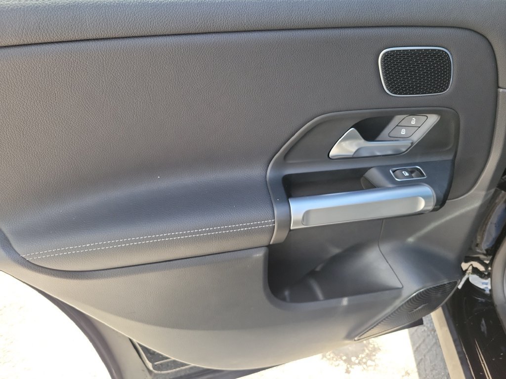 Used 2023 Mercedes-Benz EQB 300 4MATIC image 20