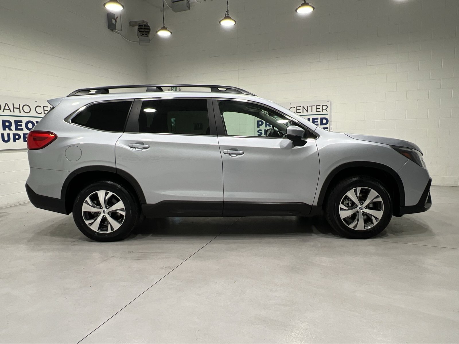 Used 2025 Subaru Ascent Premium AWD/4WD image 9