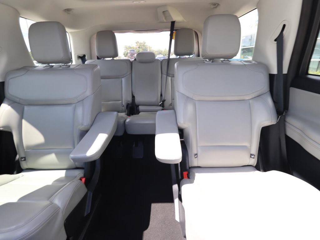 Used 2025 Ford Expedition Active AWD/4WD image 12