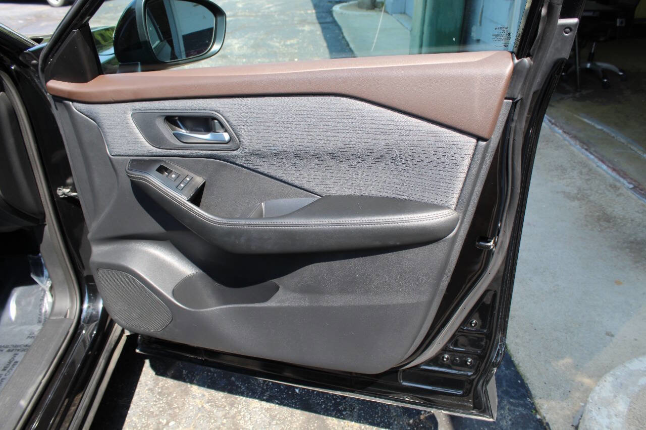 Used 2021 Nissan Rogue SV image 24