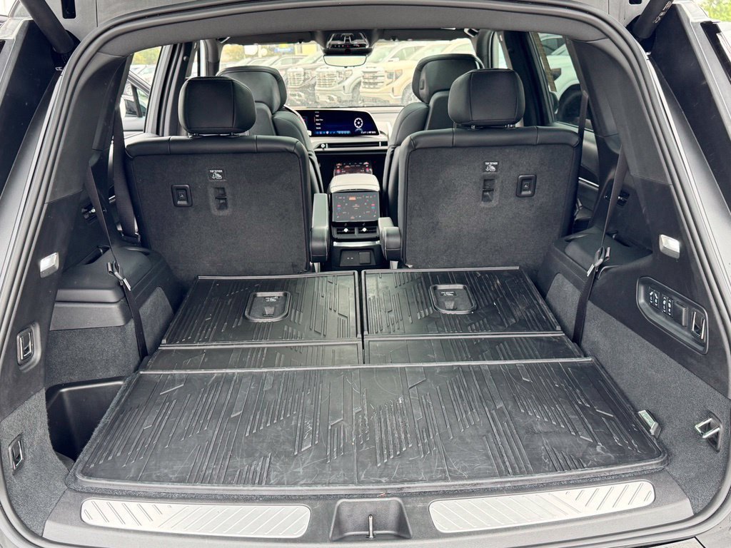 Used 2026 Cadillac Vistiq Sport w/ LPO, Floor Liner Package AWD/4WD image 15