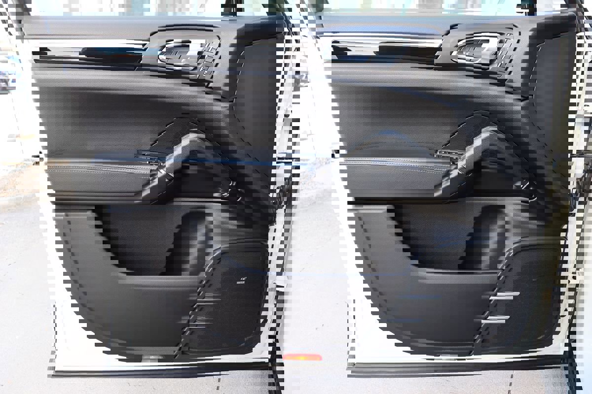 Used 2018 Porsche Cayenne Platinum Edition image 51