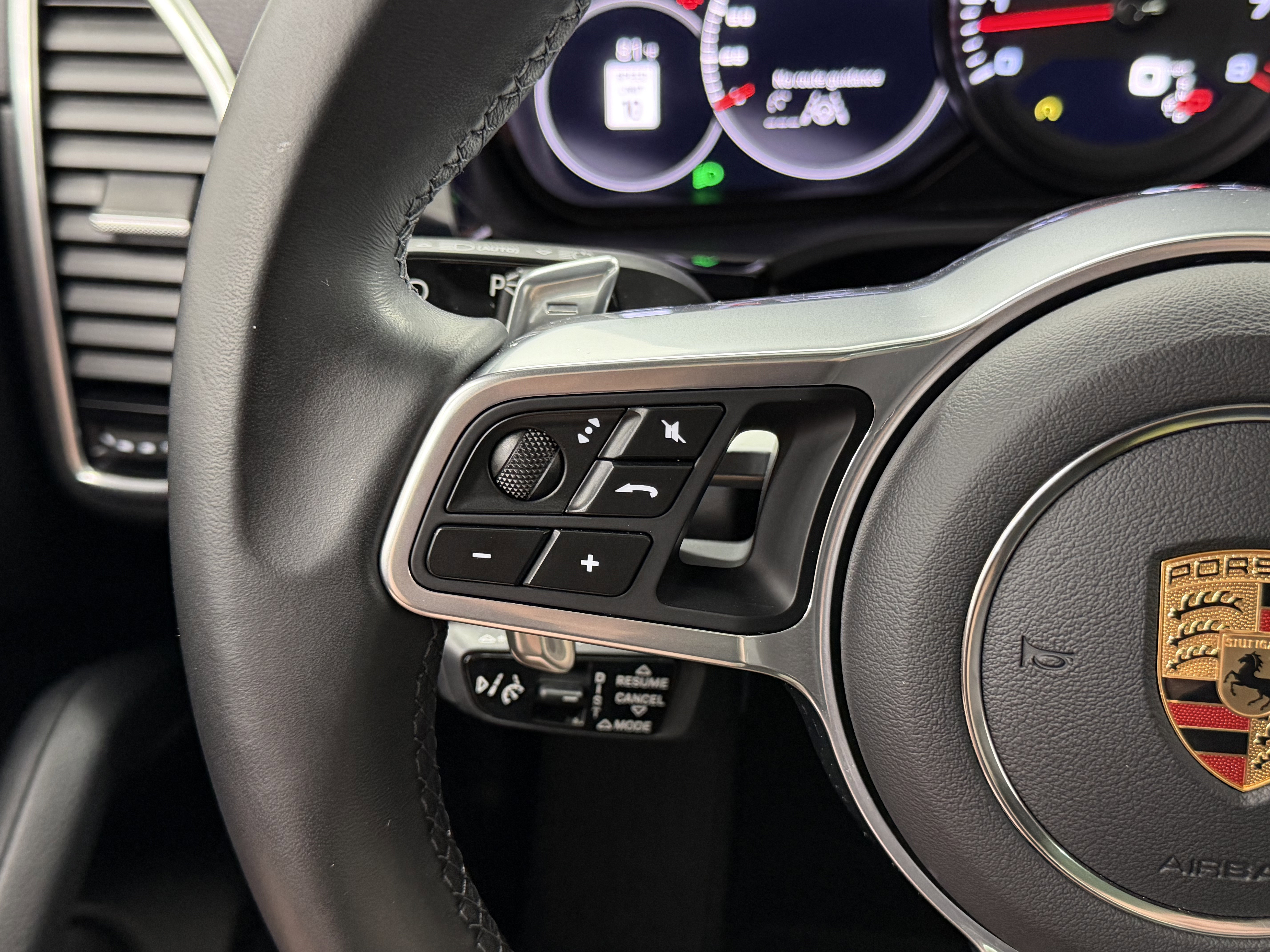 Certified 2023 Porsche Cayenne Platinum Edition image 49