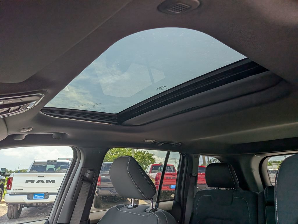 New 2026 Jeep Grand Cherokee Laredo X RWD image 17