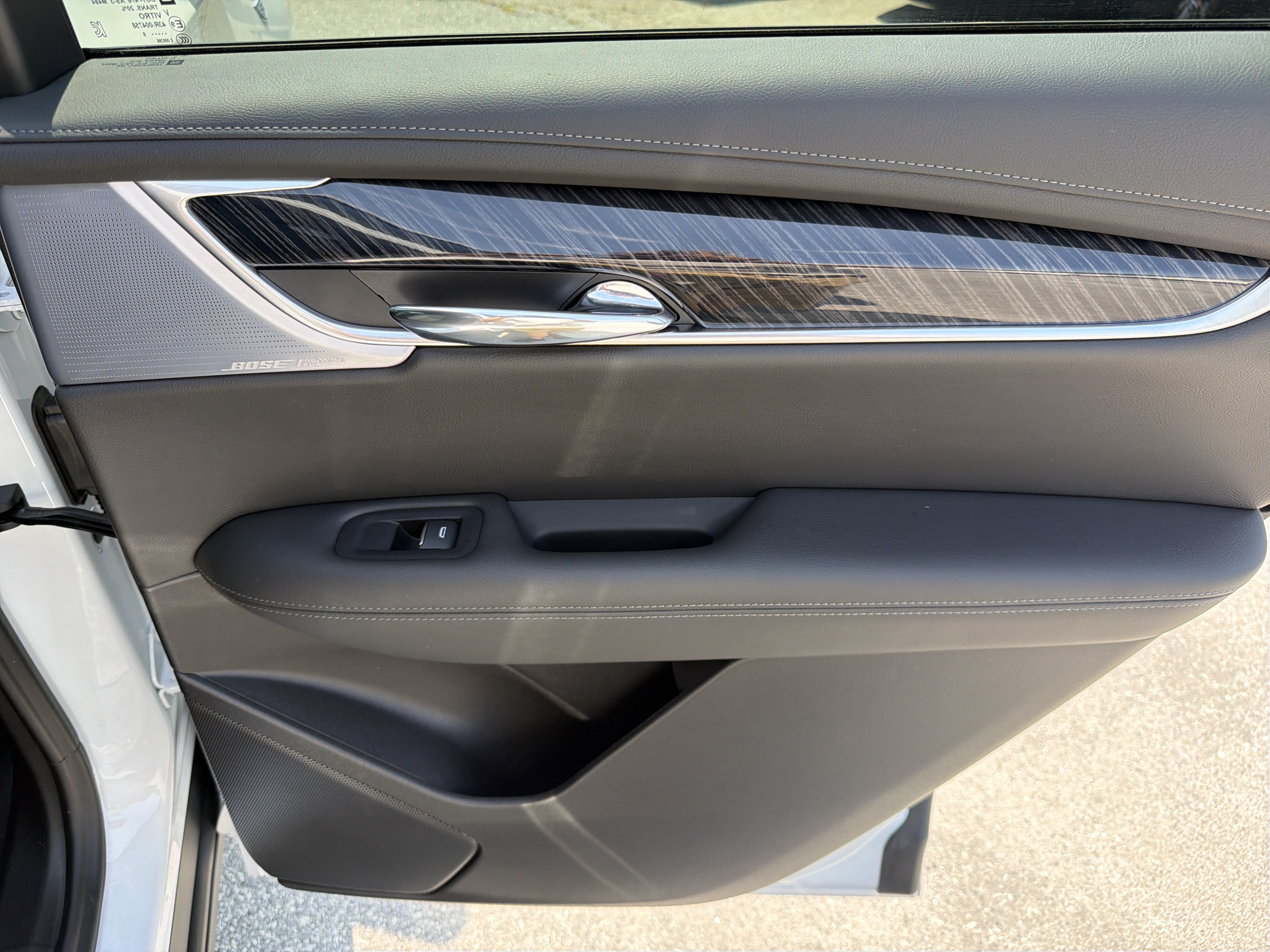 Certified 2025 Cadillac XT6 Premium Luxury FWD image 17